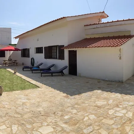 Prázdninový dům First-line Oceanfront House In